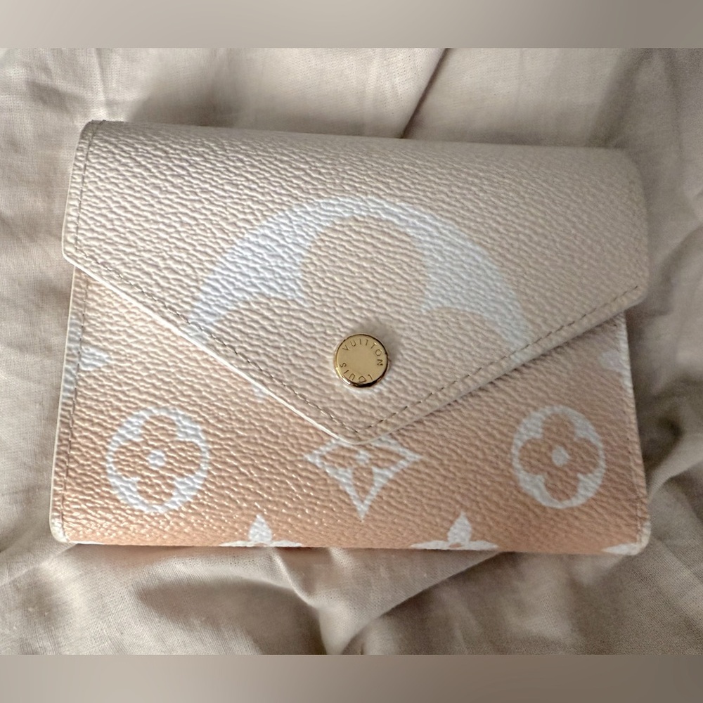 Louis Vuitton Victorine by the Pool pink Wallet